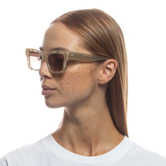 LE SPECS SUNGLASSES HERO ALT FIT  IN GOLD SEASHELL main image 4